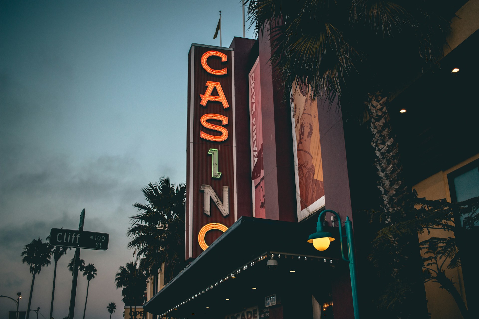 adrian-trinkaus-qsjxGuqBYmY-unsplash